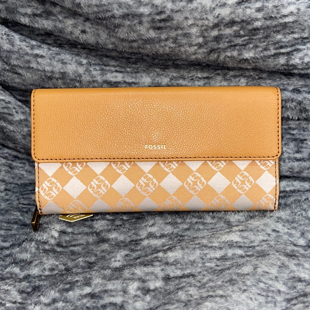 Fossil flap clutch
